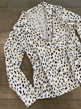 Ecowish - Button-Up Black & White Spotted Blouse Size M